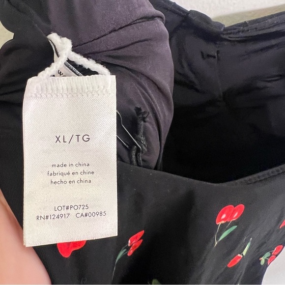 Weworewhat Ruched Cup One Piece Swimsuit Black Cherries XL - Picture 10 of 11